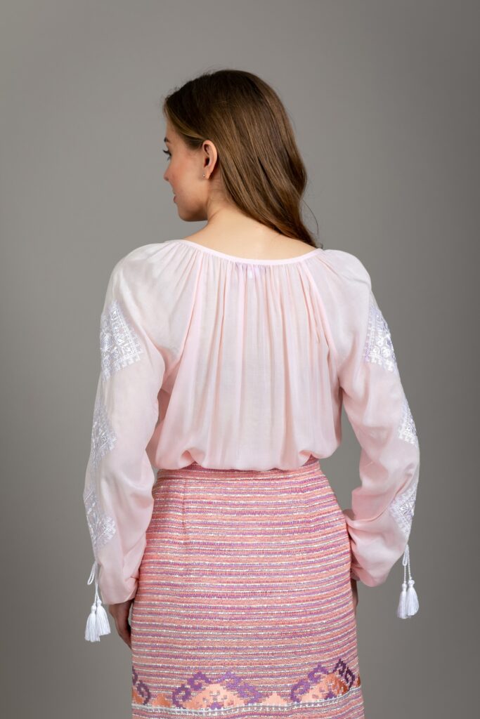 Блуза з вишивкою «Троянди кохання» (рожева)