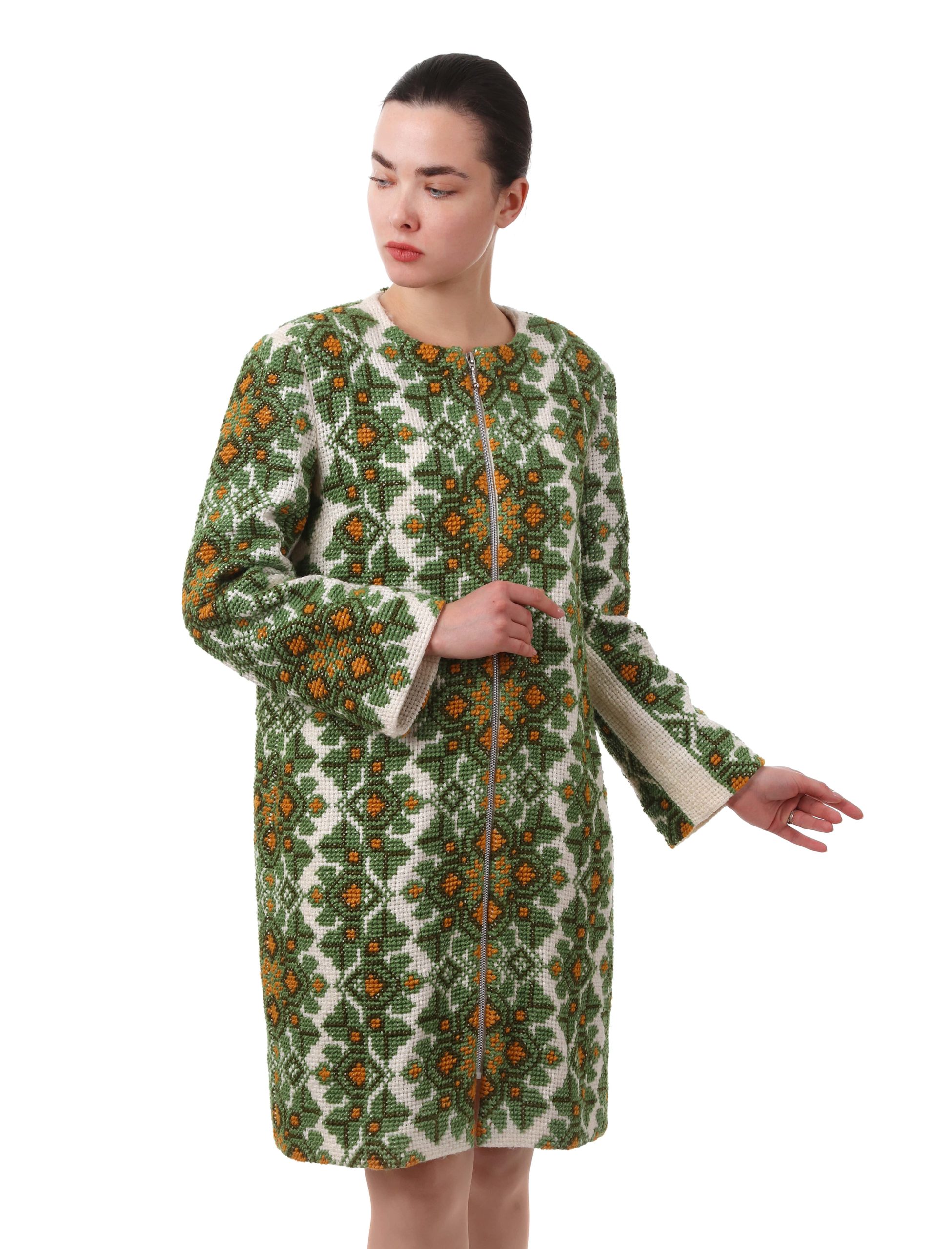 Overcoat svyta with embroidery 