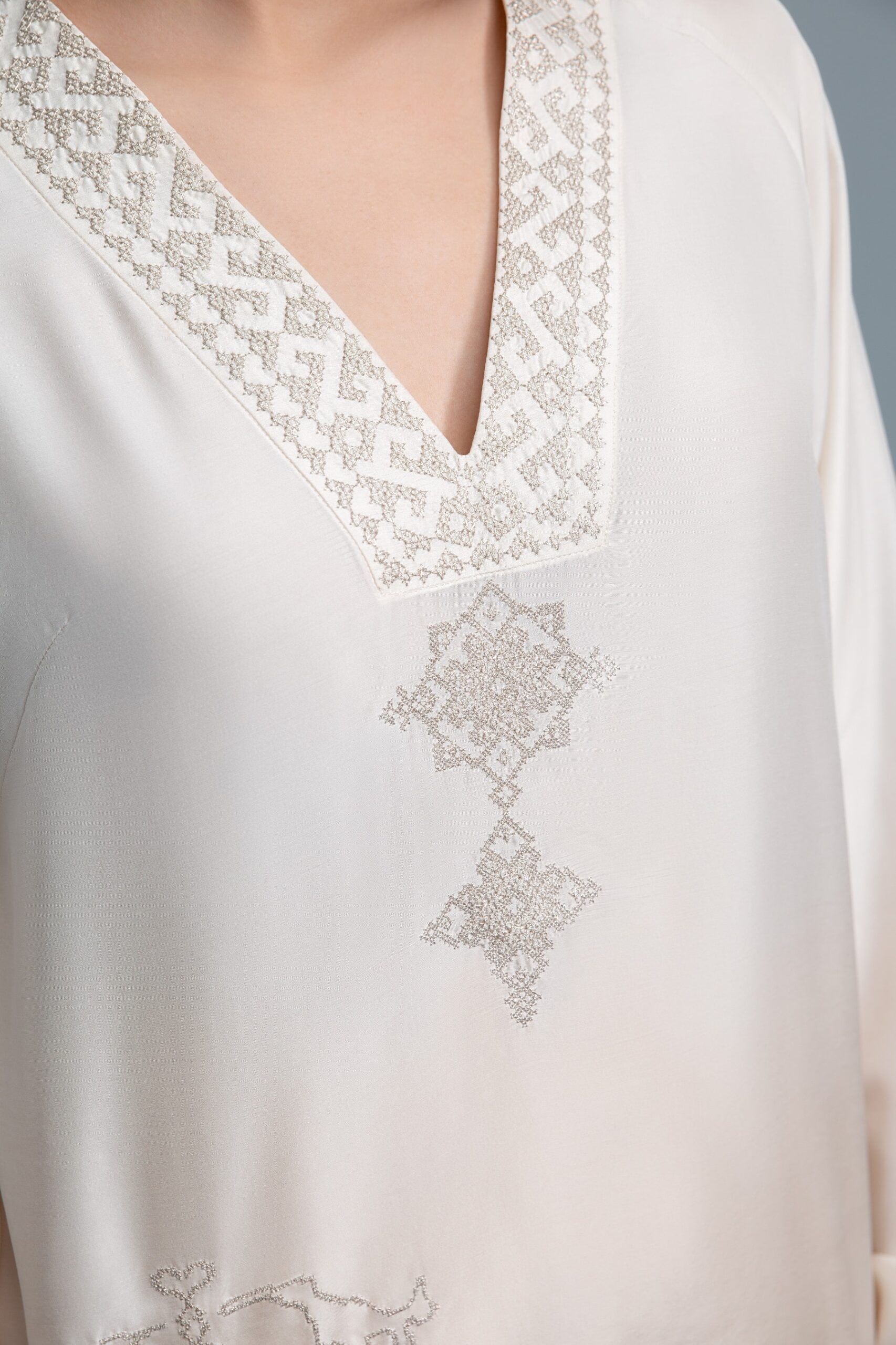 Blouse with embroidery 