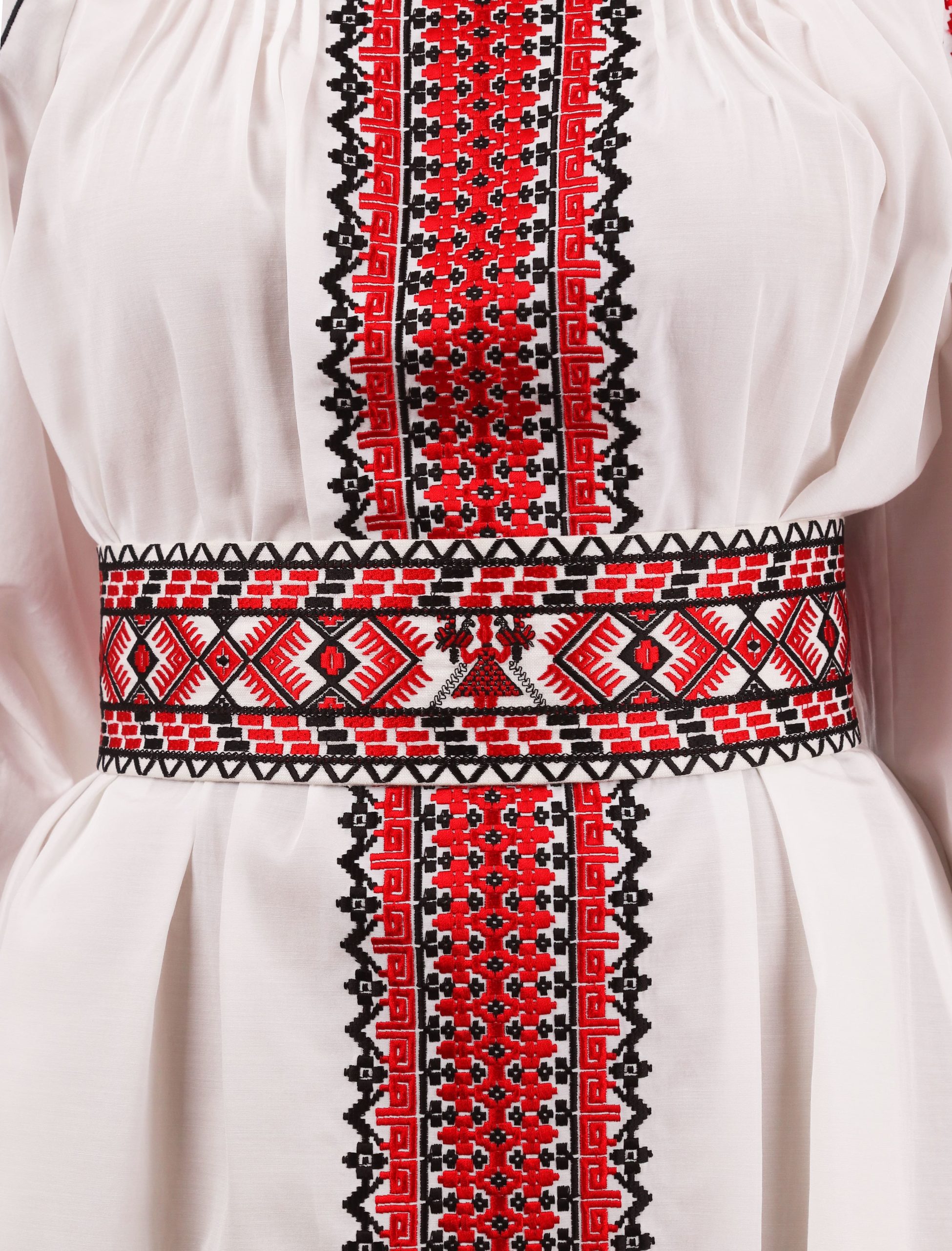 Belt with embroidery 