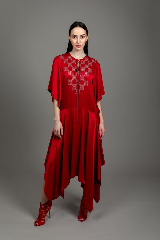 Елегантна червона сукня 
