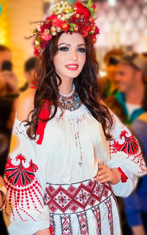 Победительница конкурса «Miss Ukraine Universe 2013» и финалистка конкурса «Мисс Вселенная 2013».
